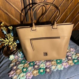 Dooney and Bourke large beacon taupe.